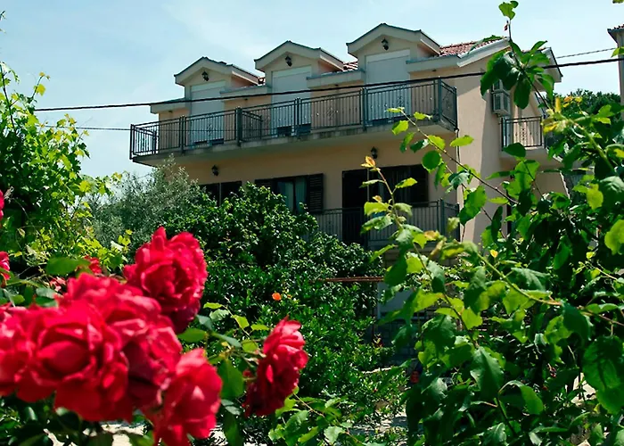Franic Bacina Lakes Apartments