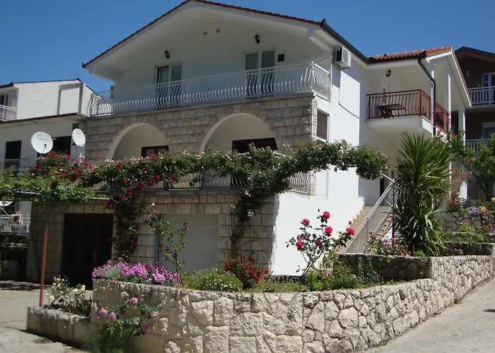 Franic Bacina Lakes Apartments