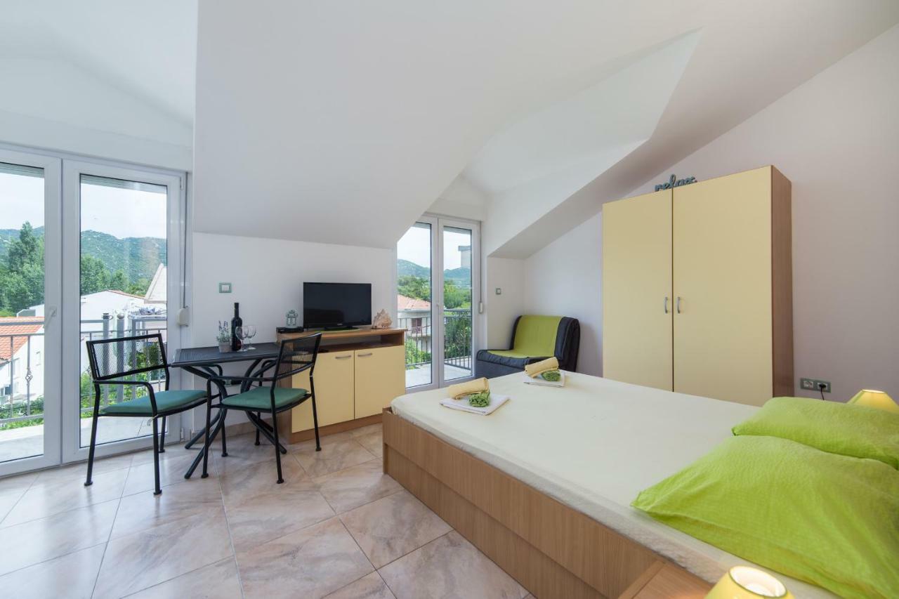 Franic Bacina Lakes Apartments